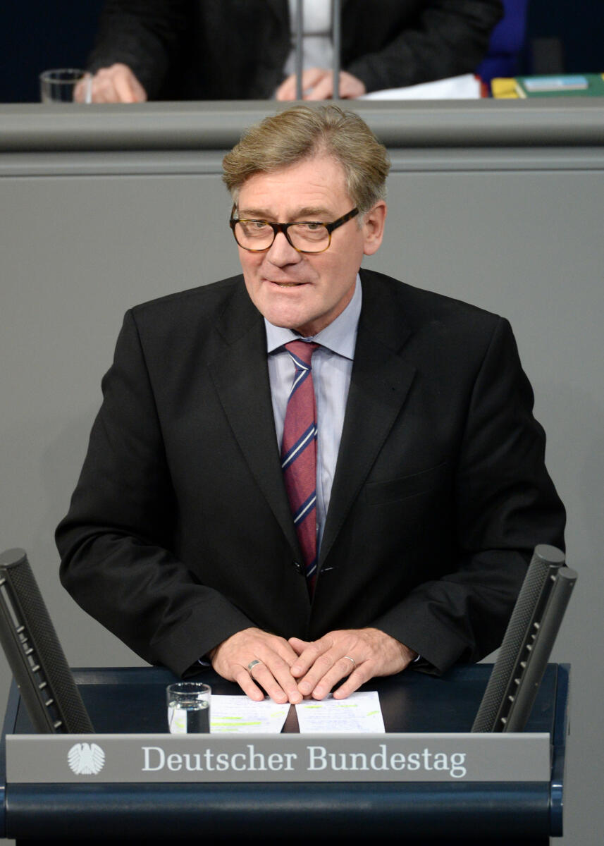 Ehrmann, Siegmund Siegmund Ehrmann, SPD, Bundestagsabgeordneter, Abgeordneter, Mitglied Deutscher Bundestag, MdB, Rede, 69. Sitzung, Epl 04, Thema: Haushalt - Bundeskanzlerin und Bundeskanzleramt, Redner 15.; Rednerpult.