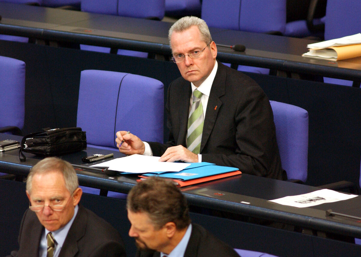 Rolf Schwanitz, SPD, Parlamentarischer Staatssekretär bei der Bundesministerin für Gesundheit (obere Reihe ), Dr. Wolfgang Schäuble, CDU/CSU, Bundesminister des Innern (untere Reihe li.), Gernot Erler, SPD, Staatsminister beim Bundesministerium des Auswärtigen (vordere Reihe re.), 71. Sitzung des Deutschen Bundestages Schwanitz, Rolf; Schäuble, Wolfgang; Erler, Gernot Rolf Schwanitz, SPD, Parlamentarischer Staatssekretär bei der Bundesministerin für Gesundheit (obere Reihe ), Dr. Wolfgang Schäuble, CDU/CSU, Bundesminister des Innern (untere Reihe li.), Gernot Erler, SPD, Staatsminister beim Bundesministerium des Auswärtigen (vordere Reihe re.), 71. Sitzung des Deutschen Bundestages