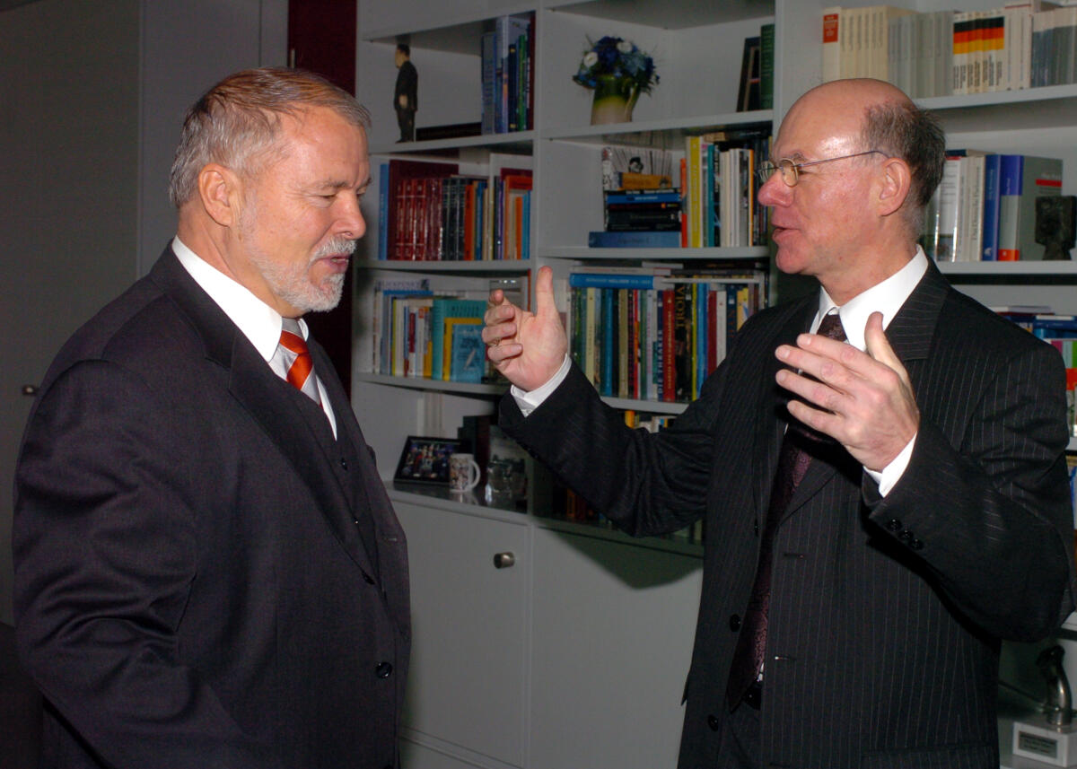 Lammert, Norbert; Ringstorff, Harald Bundestagspräsident Dr. Norbert Lammert, CDU/CSU, (re) empfängt den neu gewählten Bundesratspräsidenten, Ministerpräsident Dr. Harald Ringstorff, (li), zum Antrittsbesuch.