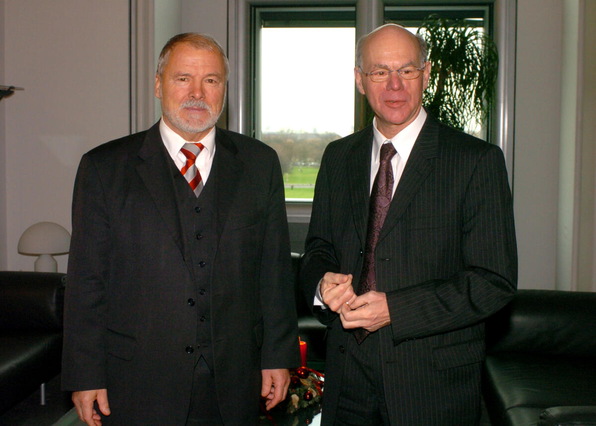 Lammert, Norbert; Ringstorff, Harald Bundestagspräsident Dr. Norbert Lammert, CDU/CSU, (re) empfängt den neu gewählten Bundesratspräsidenten, Ministerpräsident Dr. Harald Ringstorff, (li), zum Antrittsbesuch.