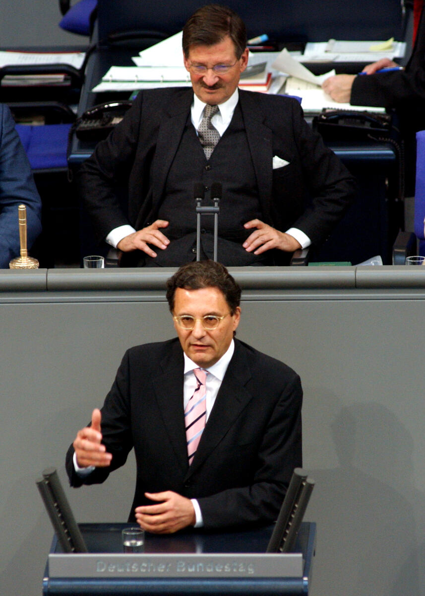 Hans-Joachim Otto, Bundestagsabgeordneter, Abgeordneter, Mitglied Deutscher Bundestag, MdB, FDP, Rede, Deutscher Bundestag, 66. Sitzung, TOP I.8, Thema: Haushaltsgesetz 2007, Epl 04, Bundeskanzleramt, Redner 12. Vorsitz: Bundestagsvizepräsident Dr. Hermann Otto Solms, FDP.
Rednerpult. Otto, Hans-Joachim; Solms, Hermann Otto Hans-Joachim Otto, Bundestagsabgeordneter, Abgeordneter, Mitglied Deutscher Bundestag, MdB, FDP, Rede, Deutscher Bundestag, 66. Sitzung, TOP I.8, Thema: Haushaltsgesetz 2007, Epl 04, Bundeskanzleramt, Redner 12. Vorsitz: Bundestagsvizepräsident Dr. Hermann Otto Solms, FDP.
Rednerpult.