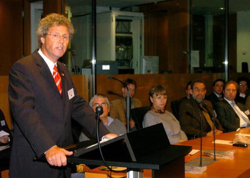 Flosbach, Klaus-Peter Marie-Elisabeth-Lüders-Haus, Anhörungssaal