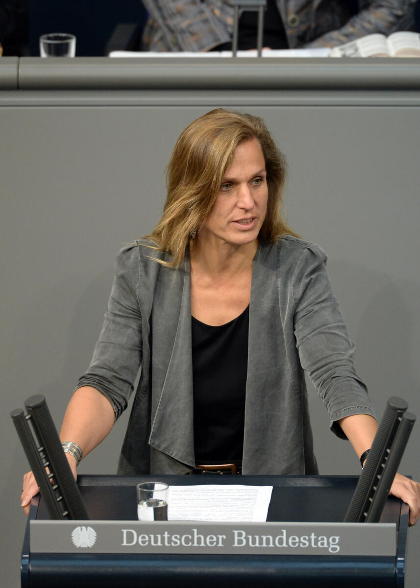 Katja Keul, Bündnis 90/Die Grünen, Bundestagsabgeordnete, Abgeordnete, Mitglied Deutscher Bundestag, MdB, Rede, 60. Sitzung, Top 5, Thema: Gesetzliche Tarifeinheit, Redner 8.; Rednerpult. Keul, Katja Katja Keul, Bündnis 90/Die Grünen, Bundestagsabgeordnete, Abgeordnete, Mitglied Deutscher Bundestag, MdB, Rede, 60. Sitzung, Top 5, Thema: Gesetzliche Tarifeinheit, Redner 8.; Rednerpult.