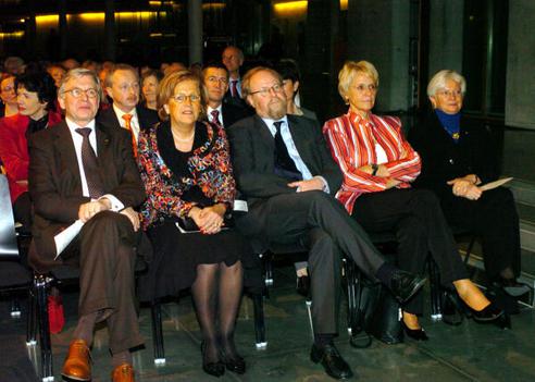 Kastner, Susanne; Thierse, Wolfgang; Hasselfeldt, Gerda; Linden, René H. M. van der; Linden, Gemma van der Paul-Löbe-Haus, Innenansicht