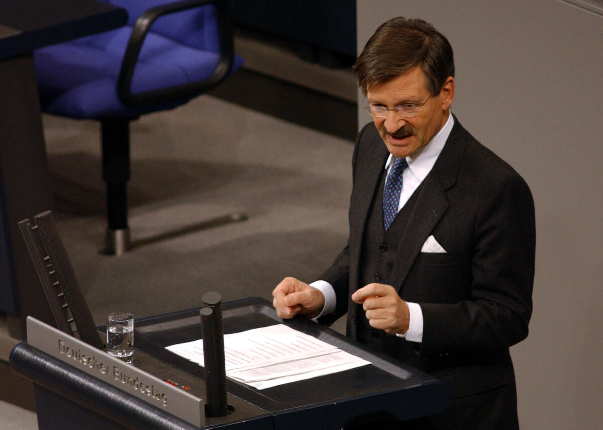 Solms, Hermann Otto Dr. Hermann Otto Solms, FDP, Bundestagsvizepräsident, MdB, Rede im Deutschen Bundestag, 73. Sitzung, TOP 09, Thema:  Steuerfreiheit von Veräußerungsgewinnen.; Bundestagsabgeordneter, Abgeordneter, Rednerpult