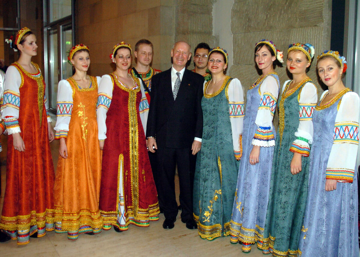 Stelzl, Hans-Joachim Dr. Hans-Joachim Stelzl (mitte), Direktor beim Deutschen Bundesag, empfängt eine Veteranendelegation aus Russland, Weißrußland und der Ukraine