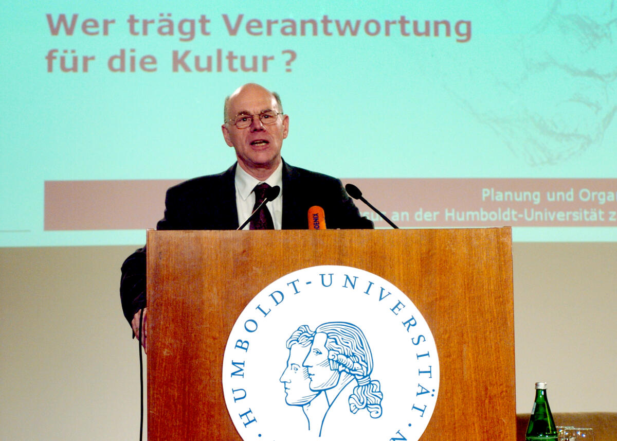 Lammert, Norbert Bundestagspräsident Dr. Norbert Lammert, CDU/CSU, hält im Rahmen der Guardini-Vorlesungen eine Rede zum Thema: Wer trägt Verantwortung für die Kultur?" in der Humboldt Universität, Unter den Linden 6.