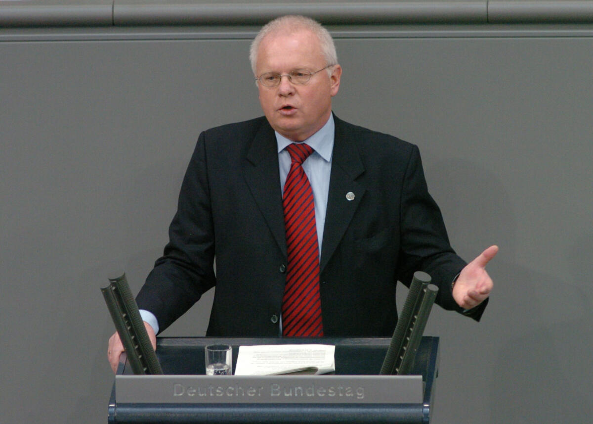 Fornahl, Rainer Rainer Fornahl, Bundestagsabgeordneter, Mitglied Deutscher Bundestag, MdB, SPD, Rede, Deutscher Bundestag, 63. Sitzung, TOP 3, Thema: Deutsche Einheit.; Rednerpult,  Abgeordneter