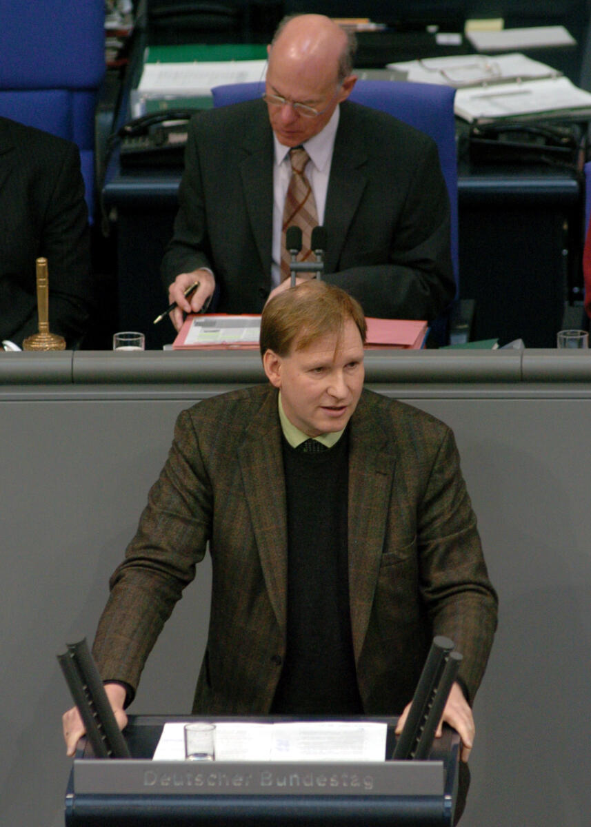 Hettlich, Peter; Lammert, Norbert Peter Hettlich, Bundestagsabgeordneter, Mitglied Deutscher Bundestag, MdB, Bündnis 90/Die Grünen, Rede, Deutscher Bundestag, 63. Sitzung, TOP 3, Thema: Deutsche Einheit, Vorsitz: Bundestagspräsident Dr. Norbert Lammert, CDU/CSU.; Rednerpult,  Abgeordneter