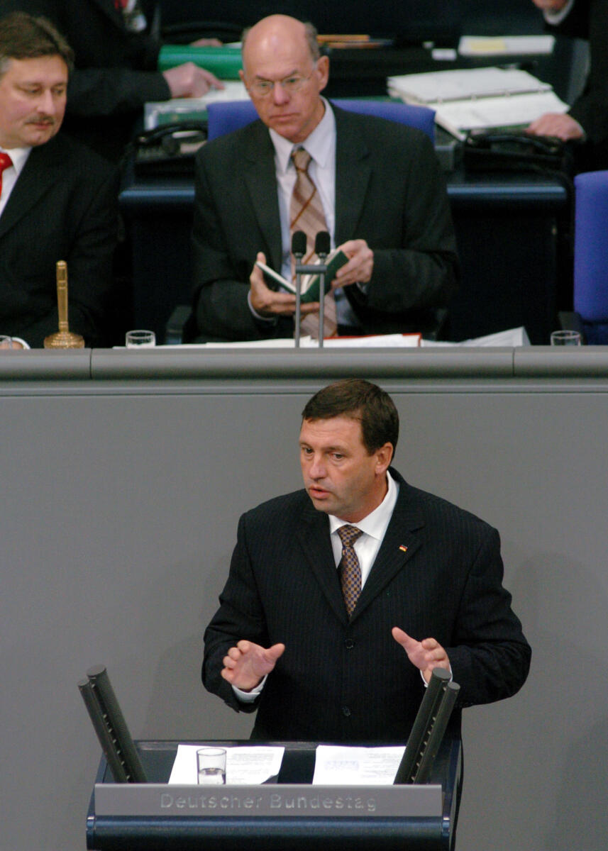 Vogel, Volkmar; Lammert, Norbert Volkmar Uwe Vogel, Bundestagsabgeordneter, Mitglied Deutscher Bundestag, MdB, CDU/CSU, Rede, Deutscher Bundestag, 63. Sitzung, TOP 3, Thema: Deutsche Einheit, Vorsitz: Bundestagspräsident Dr. Norbert Lammert, CDU/CSU.; Rednerpult,  Abgeordneter