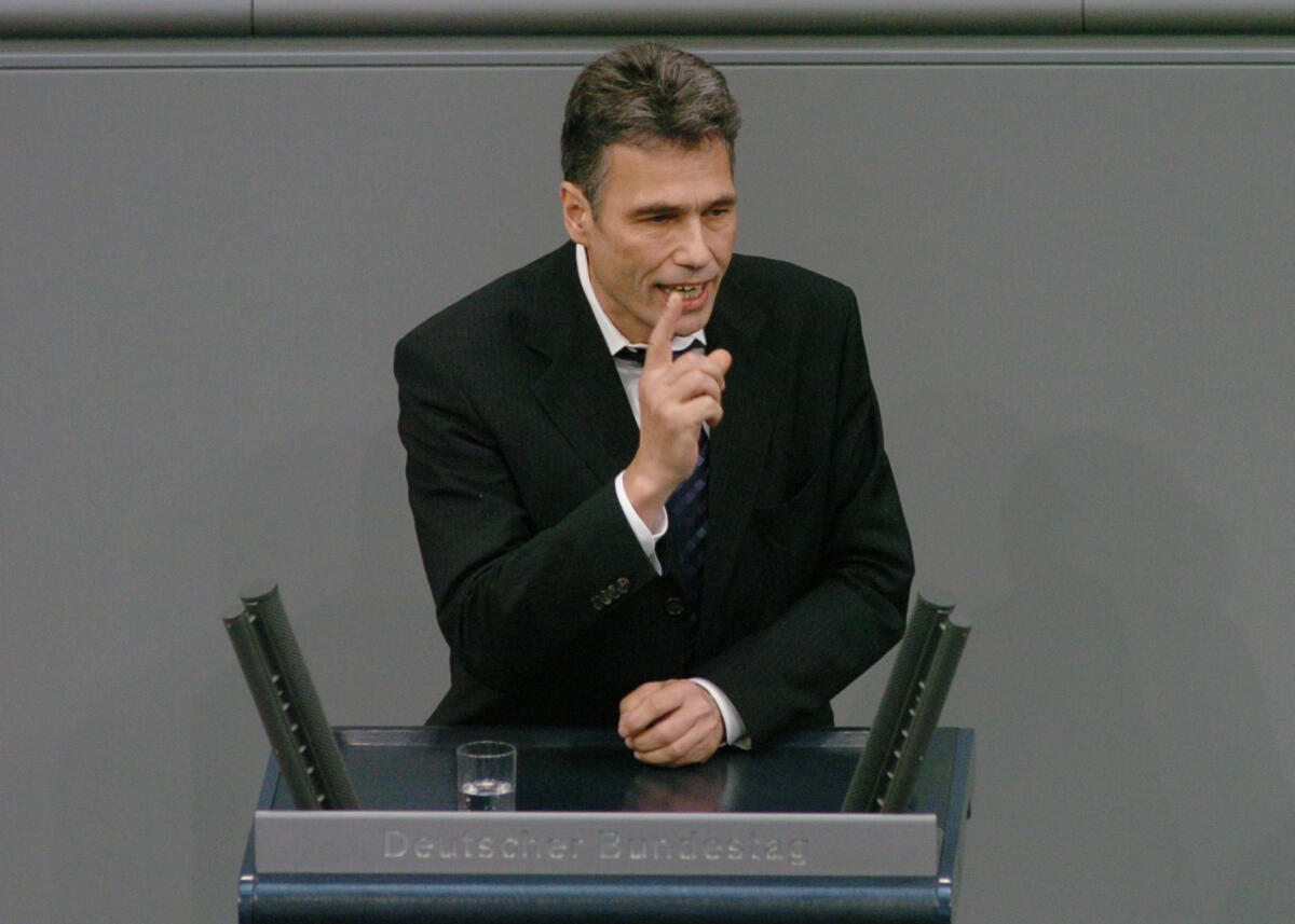 Stephan Hilsberg, Bundestagsabgeordneter, Mitglied Deutscher Bundestag, MdB, SPD, Rede, Deutscher Bundestag, 63. Sitzung, TOP 3, Thema: Deutsche Einheit.; Rednerpult, Abgeordneter Hilsberg, Stephan Stephan Hilsberg, Bundestagsabgeordneter, Mitglied Deutscher Bundestag, MdB, SPD, Rede, Deutscher Bundestag, 63. Sitzung, TOP 3, Thema: Deutsche Einheit.; Rednerpult, Abgeordneter
