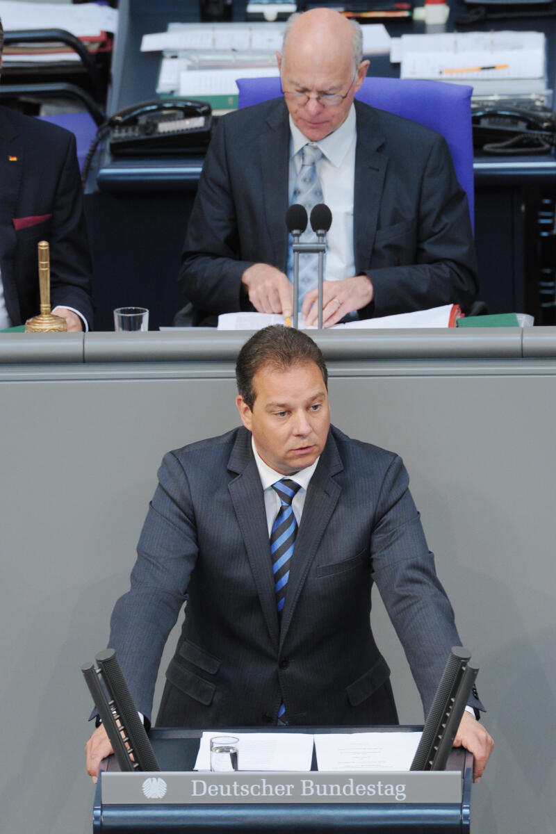 Mattfeldt, Andreas; Lammert, Norbert Andreas Mattfeldt, CDU/CSU, Bundestagsabgeordneter, Abgeordneter, Mitglied Deutscher Bundestag, MdB, Rede, 103. Sitzung, Top 3, Thema: Fracking, Bergschadenshaftung, Bergbaurecht, Vorsitz: Bundestagspräsident Prof. Dr. Norbert Lammert, CDU/CSU.; Rednerpult.