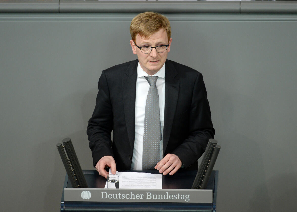 Lengsfeld, Philipp Dr. Philipp Lengsfeld, CDU/CSU, Bundestagsabgeordneter, Abgeordneter, Mitglied Deutscher Bundestag, MdB, Rede, 103. Sitzung, Top 22, Thema: Geschichte des Bundeskanzleramtes.; Rednerpult.