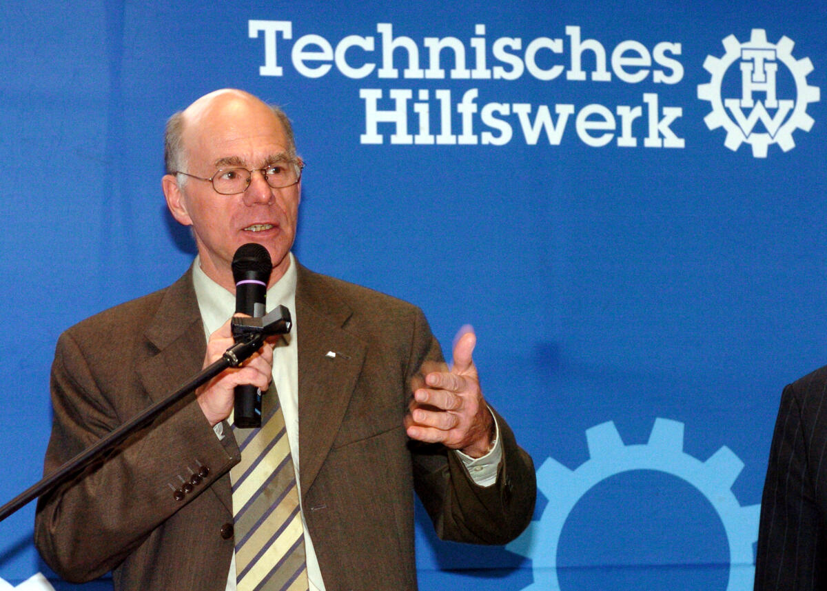 Lammert, Norbert Bundestagspräsident Dr. Norbert Lammert, CDU/CSU, eröffnet die Präsentation des Technischen Hilfswerkes, (THW), im Deutschen Bundestag, welche unter dem  Motto "MdB und THW - Schlaglichter 2006", steht.