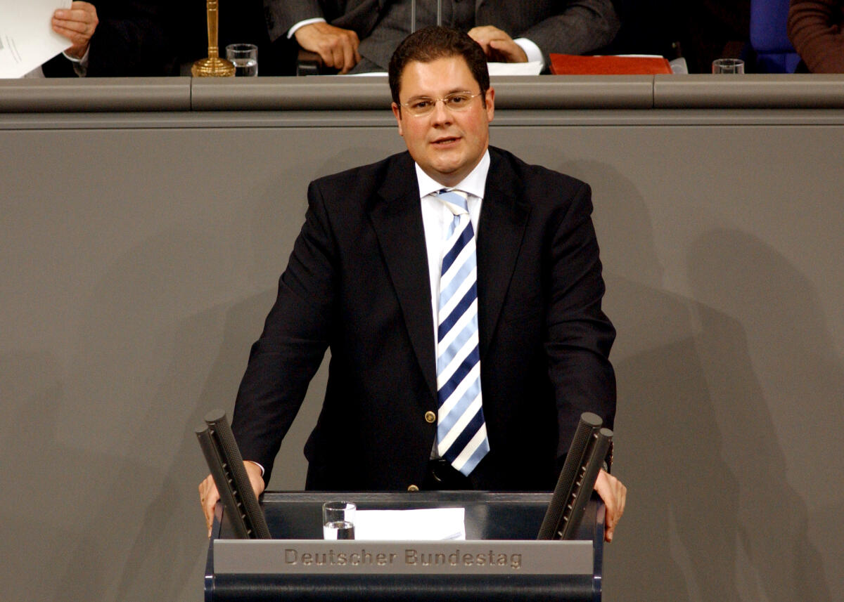 Döring, Patrick Patrick Döring, Bundestagsabgeordneter, Mitglied Deutscher Bundestag, MdB, FDP, Rede, Deutscher Bundestag, 63. Sitzung, TOP 9, Thema: Erleichterung von Planungsvorhaben für Städteentwicklung; .; Rednerpult, Abgeordneter