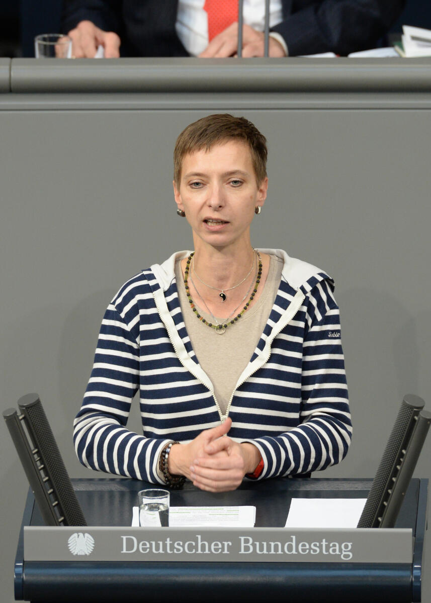 Halina Wawzyniak, DIE LINKE, Bundestagsabgeordnete, Abgeordnete, Mitglied Deutscher Bundestag, MdB, Rede, 60. Sitzung, Top 4, Thema: Digitale Agenda 2014 bis 2017, Redner 2.; Rednerpult. Wawzyniak, Halina Halina Wawzyniak, DIE LINKE, Bundestagsabgeordnete, Abgeordnete, Mitglied Deutscher Bundestag, MdB, Rede, 60. Sitzung, Top 4, Thema: Digitale Agenda 2014 bis 2017, Redner 2.; Rednerpult.