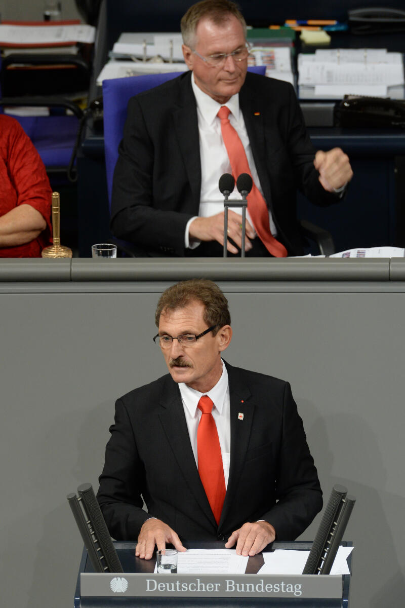 Hampel, Ulrich; Singhammer, Johannes Ulrich Hampel, SPD, Bundestagsabgeordneter, Abgeordneter, Mitglied Deutscher Bundestag, MdB, Rede, 51. Sitzung, Epl 16, Thema: Einbringung Haushaltsgesetz 2015 - Finanzplan des Bundes 2014 bis 2018 - Umwelt, Naturschutz, Bau und Reaktorsicherheit,  Vorsitz: Bundestagsvizepräsident Johannes Singhammer, CDU/CSU.; Rednerpult.