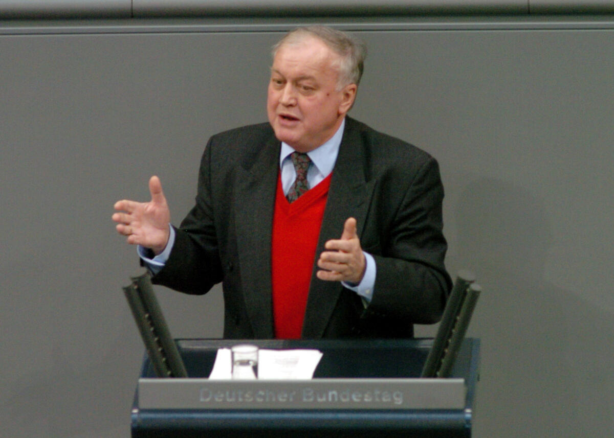 Ludwig Stiegler, SPD, MdB, Rede im Deutschen Bundestag, 14. Sitzung, TOP3, Thema: Jahreswirtschaftsbericht 2006.; Bundestagsabgeordneter, Abgeordneter, Rednerpult, Gestik, geste Stiegler, Ludwig Ludwig Stiegler, SPD, MdB, Rede im Deutschen Bundestag, 14. Sitzung, TOP3, Thema: Jahreswirtschaftsbericht 2006.; Bundestagsabgeordneter, Abgeordneter, Rednerpult, Gestik, geste