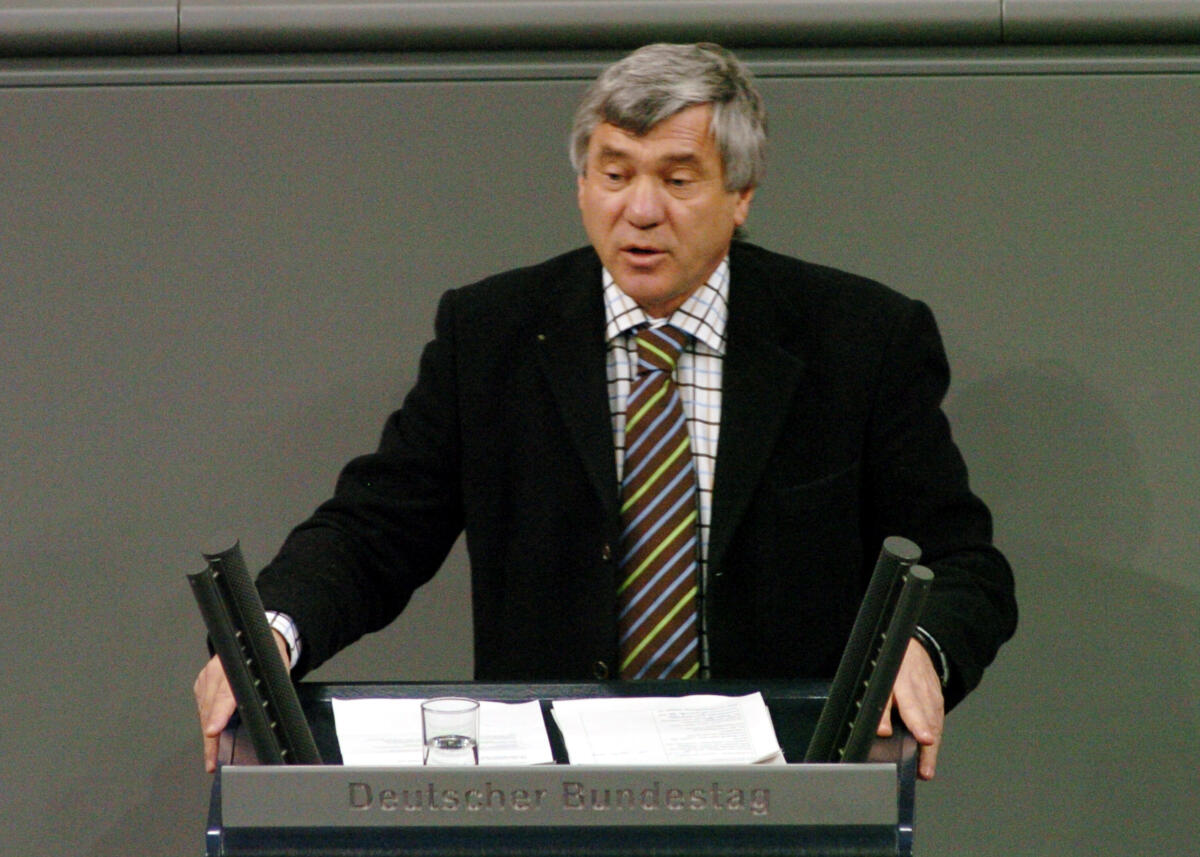 Alois Karl, CDU/CSU, MdB, Rede im Deutschen Bundestag, 14. Sitzung, TOP11, Thema: Abfallrecht.; Bundestagsabgeordneter, Abgeordneter, Rednerpult Karl, Alois Alois Karl, CDU/CSU, MdB, Rede im Deutschen Bundestag, 14. Sitzung, TOP11, Thema: Abfallrecht.; Bundestagsabgeordneter, Abgeordneter, Rednerpult
