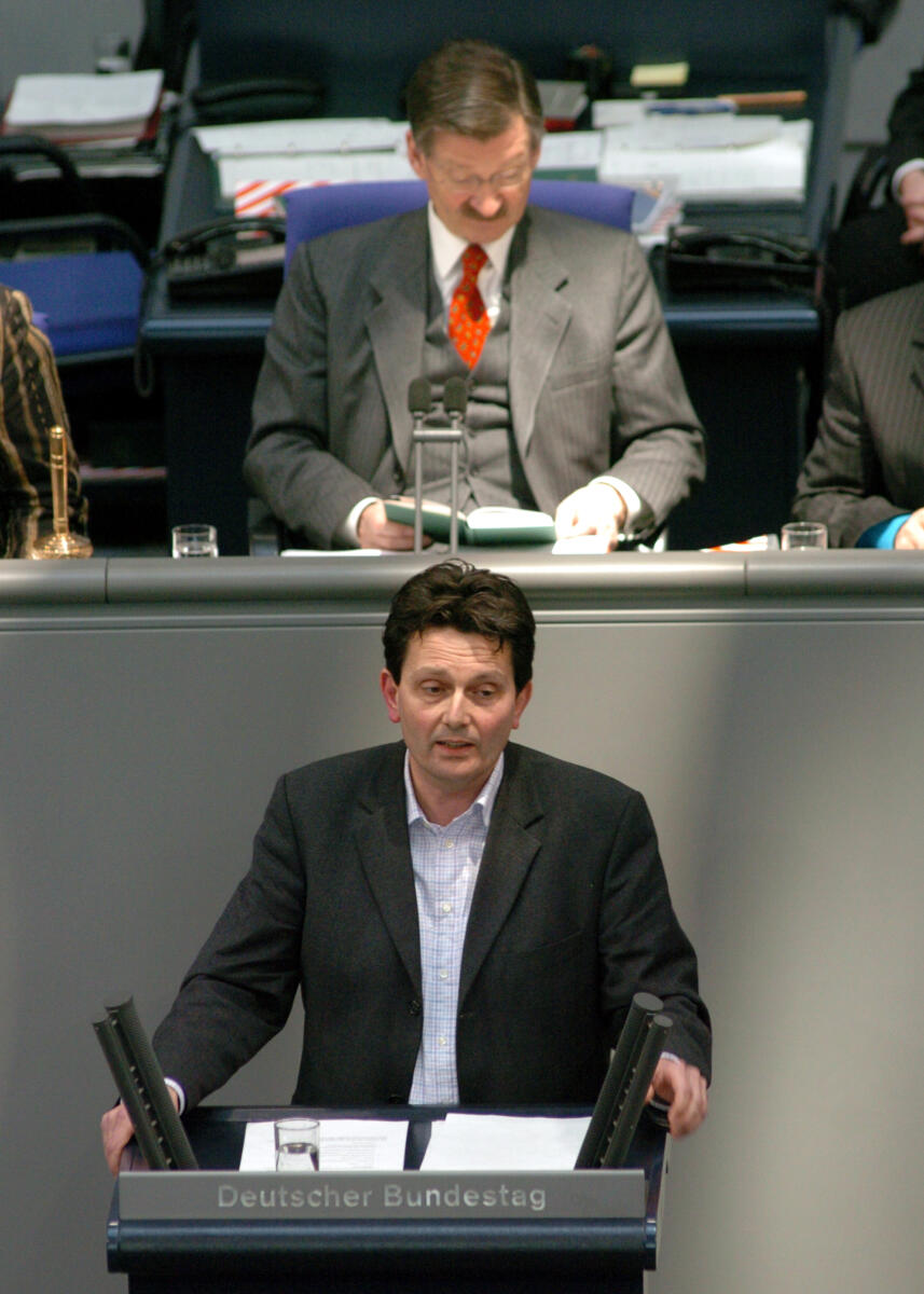 Mützenich, Rolf; Solms, Hermann Otto Dr. Rolf Mützenich, SPD, MdB, Rede im Deutschen Bundestag, 14. Sitzung, ZP2, Thema: Auseinandersetzung um das iranische Atomprogramm. Vorsitz: Bundestagsvizepräsident Dr. Hermann Otto Solms, FDP.; Rednerpult.