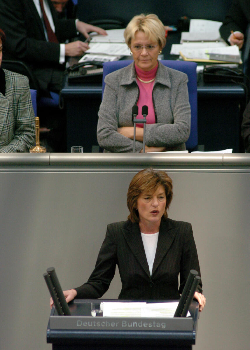 Berg, Ute; Kastner, Susanne Ute Berg, SPD, MdB, Rede im Deutschen Bundestag, 14. Sitzung, TOP3, Thema: Jahreswirtschaftsbericht 2006, Vorsitz: Bundestagsvizepräsidentin Dr. h. c. Susanne Kastner, SPD.; Bundestagsabgeordnete, Abgeordnete, Rednerpult