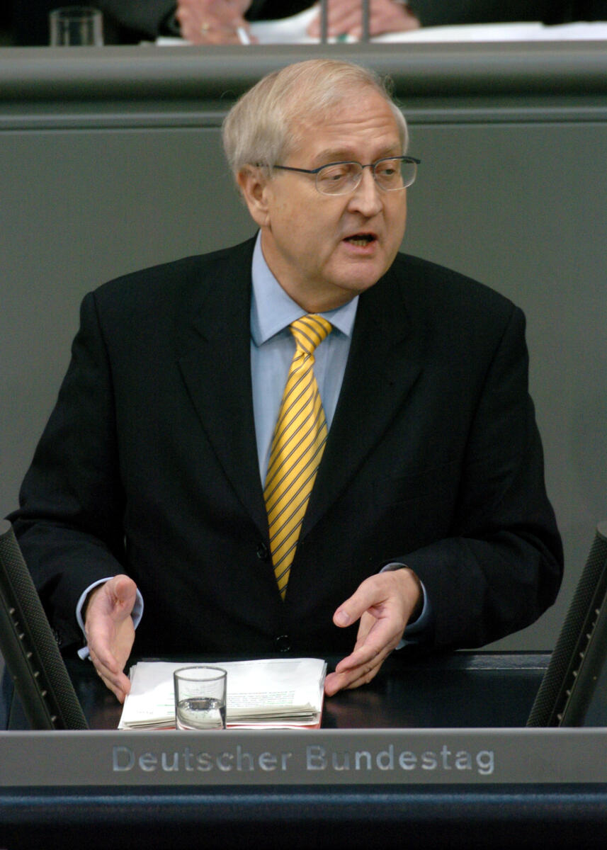 Brüderle, Rainer Rainer Brüderle, MdB, FDP, Rede, Deutscher Bundestag, 14. Sitzung, TOP 3, Thema: Jahreswirtschaftsbericht 2006, 2. Redner.

Rednerpult.