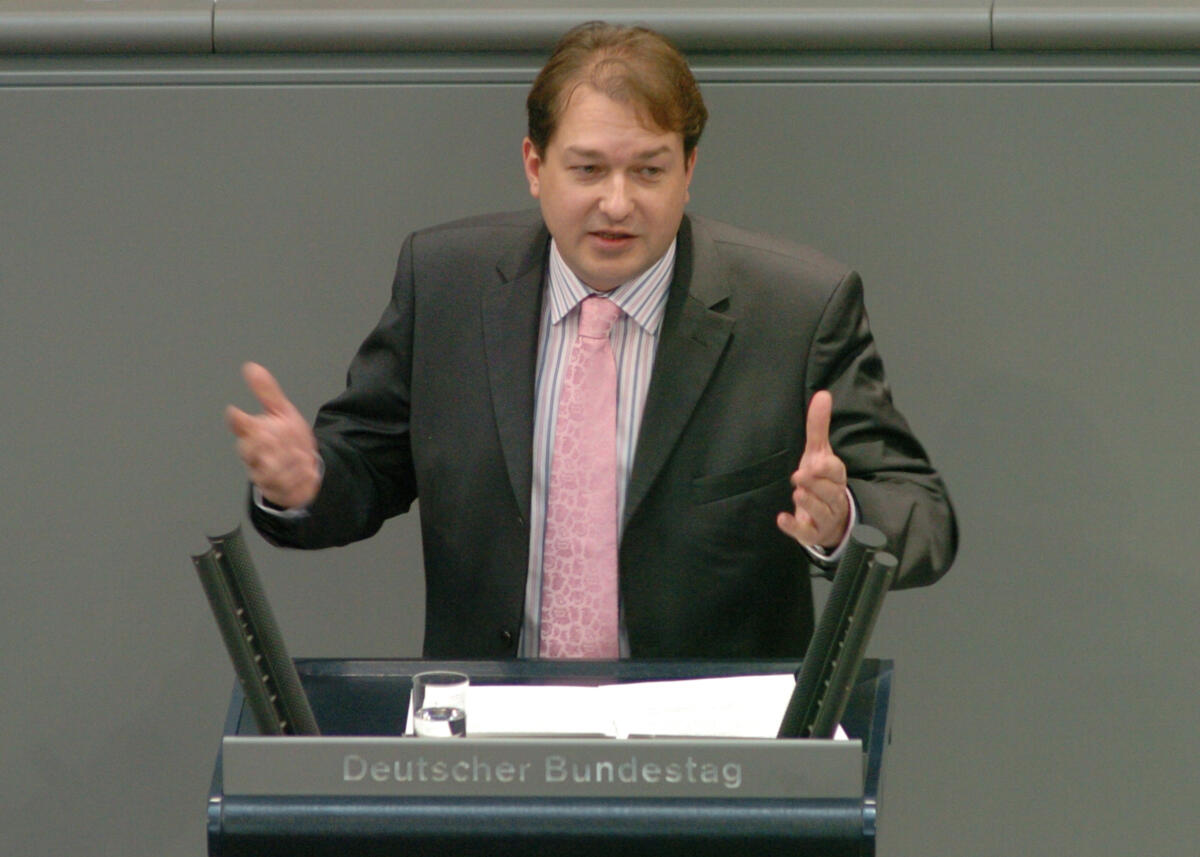 Dobrindt, Alexander Alexander Dobrindt, MdB, CDU/CSU, Rede, Deutscher Bundestag, 14. Sitzung, TOP3, Thema: Jahreswirtschaftsbericht 2006. 

Rednerpult.