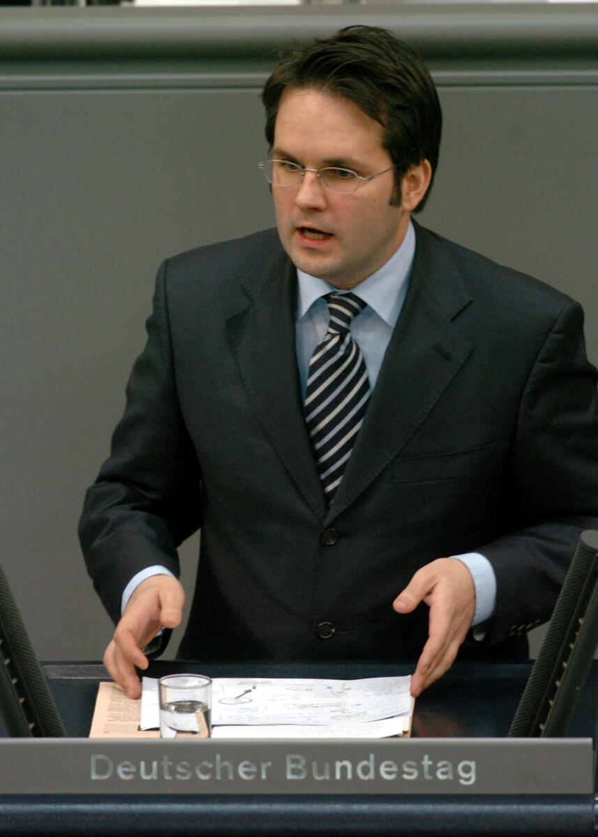 Matthias Berninger, Bündnis 90/Die Grünen, SPD, Rede, Deutscher Bundestag, 14. Sitzung, TOP 3, Thema: Jahreswirtschaftsbericht 2006, 5. Redner.
Rednerpult. Berninger, Matthias Matthias Berninger, Bündnis 90/Die Grünen, SPD, Rede, Deutscher Bundestag, 14. Sitzung, TOP 3, Thema: Jahreswirtschaftsbericht 2006, 5. Redner.
Rednerpult.