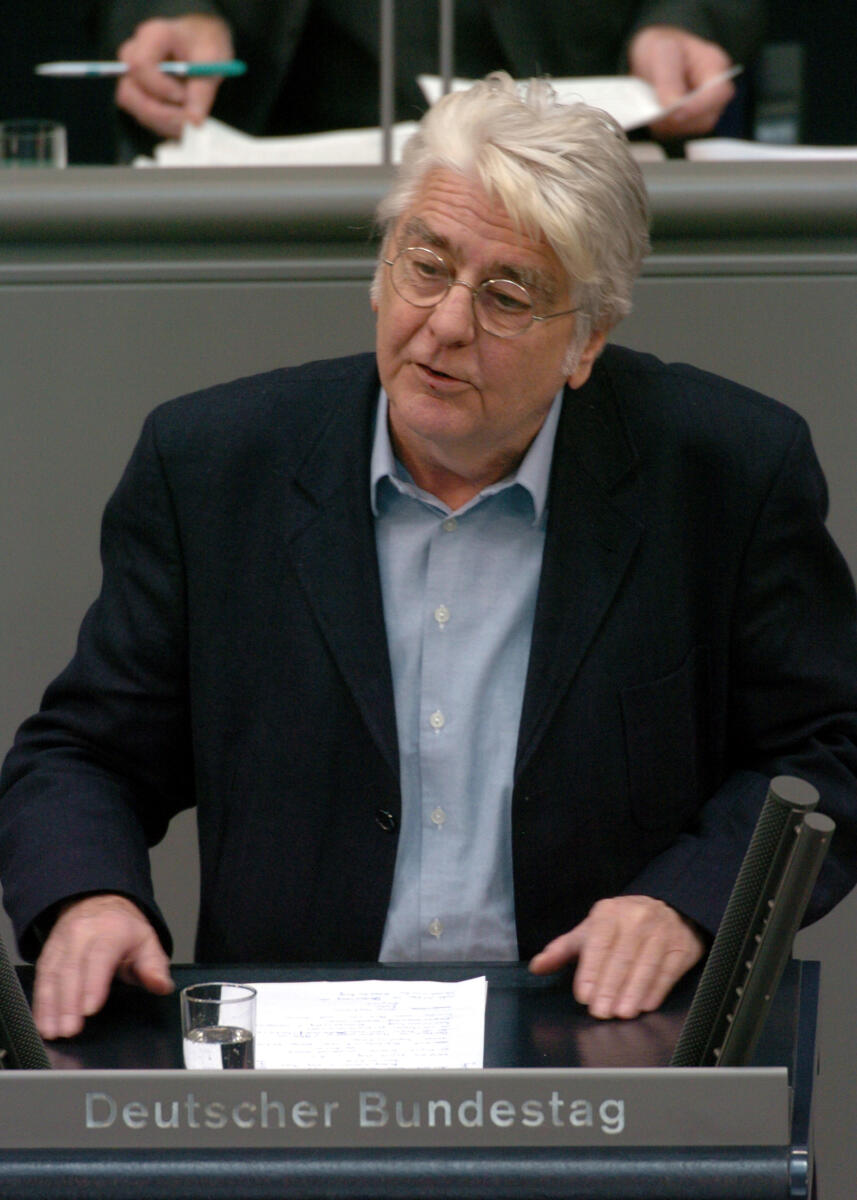 Schui, Herbert Dr. Herbert Schui, MdB, Die Linke, Rede, Deutscher Bundestag, 14. Sitzung, TOP 3, Thema: Jahreswirtschaftsbericht 2006, 8. Redner.

Rednerpult.