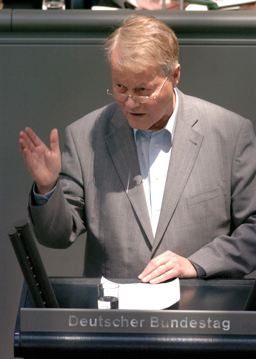Winfried Nachtwei, MdB, Bündnis 90/Die Grünen, Rede, Deutscher Bundestag, 14. Sitzung, ZP2, Thema: Auseinandersetzung um das iranische Atomprogramm, 7. Redner.
Rednerpult. Nachtwei, Winfried Winfried Nachtwei, MdB, Bündnis 90/Die Grünen, Rede, Deutscher Bundestag, 14. Sitzung, ZP2, Thema: Auseinandersetzung um das iranische Atomprogramm, 7. Redner.
Rednerpult.