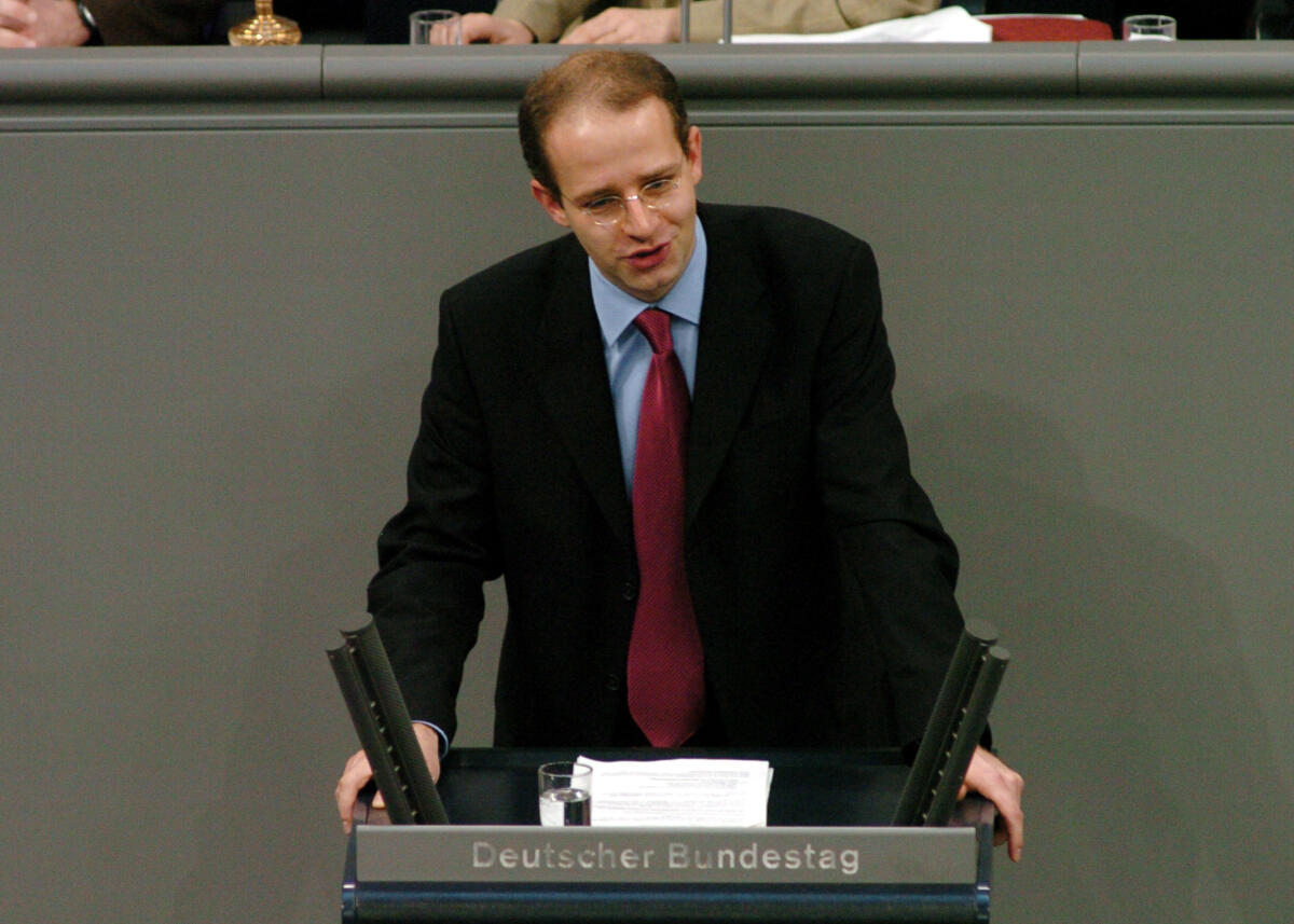 Brand, Michael Michael Brand, MdB, CDU/CSU, Rede, Deutscher Bundestag, 14. Sitzung, TOP 11, Thema: Abfallrecht.

Rednerpult.