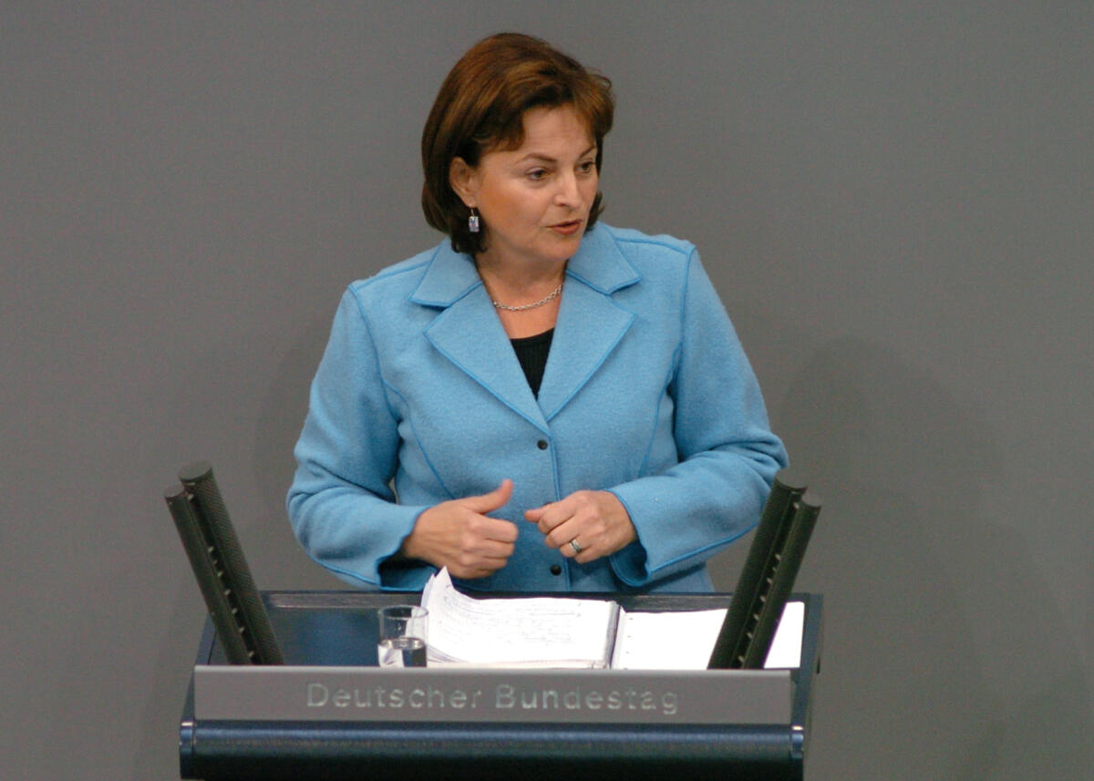 Marlene Mortler, CDU/CSU, MdB, Rede im Deutschen Bundestag, 57. Sitzung, TOP 04, Thema: Agrarpolitik.; Rednerpult, Bundestagsabgeordnete, Abgeordnete Mortler, Marlene; Göring-Eckardt, Katrin Marlene Mortler, CDU/CSU, MdB, Rede im Deutschen Bundestag, 57. Sitzung, TOP 04, Thema: Agrarpolitik.; Rednerpult, Bundestagsabgeordnete, Abgeordnete