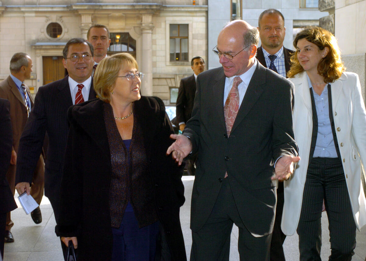 Lammert, Norbert; Bachelet, Michelle Bundestagspräsident Dr. Norbert Lammert, CDU/CSU, empfängt die Präsidentin der Republik Chile, Dr. Michelle Bachelet (links).; Begrüßung, Gespräch