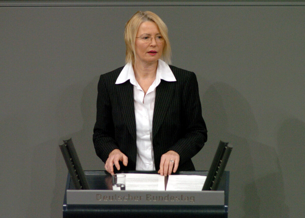 Hiller-Ohm, Gabriele Gabriele Hiller-Ohm, MdB, SPD, Rede im Deutschen Bundestag, TOP 13, Thema: SGB XII.; Bundestagsabgeordnete, Abgeordnete, Rednerpult