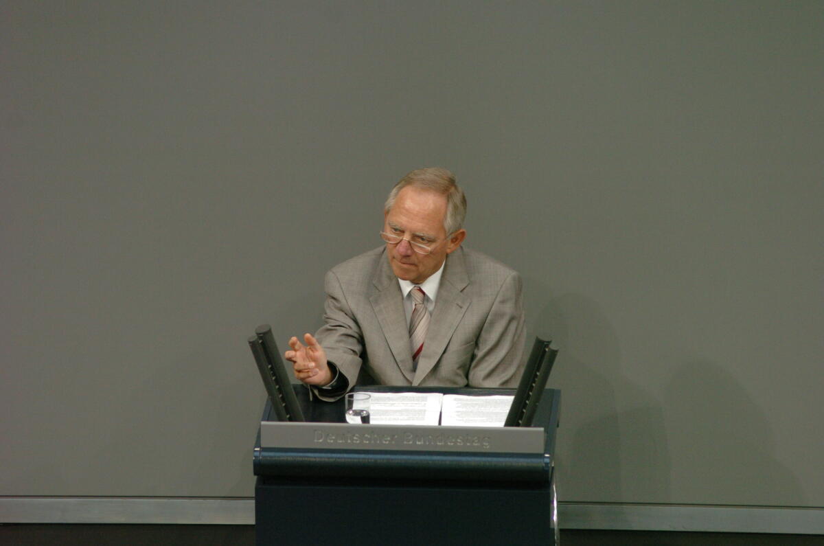 Schäuble, Wolfgang Bundesinnenminister Dr. Wolfgang Schäuble, CDU/CSU, MdB, Rede im Deutschen Bundestag.; Bundestagsabgeordneter, Abgeordneter, Rednerpult, Plenum