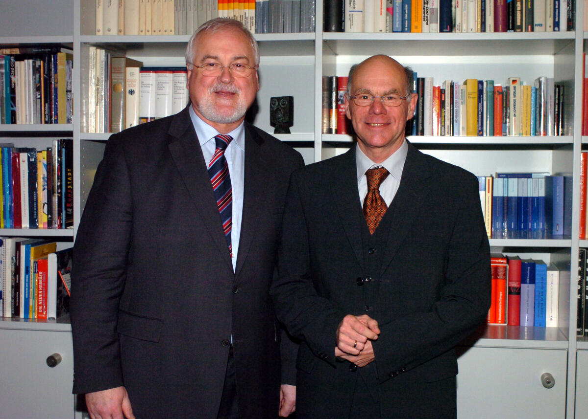 Carstensen, Peter Harry; Lammert, Norbert Bundestagspräsident Dr. Norbert Lammert, CDU/CSU, (re.), empfängt den Bundesratspräsidenten Peter Harry Carstensen, CDU/CSU, (li.),  in seinem Büro.