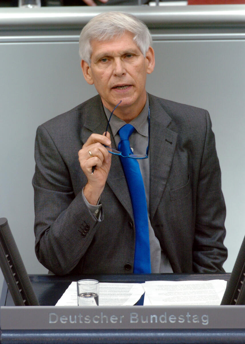 Weisskirchen, Gert Gert Weisskirchen, MdB, SPD, Rede, Deutscher Bundestag, 50. Sitzung, TOP 2, Thema: VN-Mission im Libanon, Redner 8.; Rednerpult.