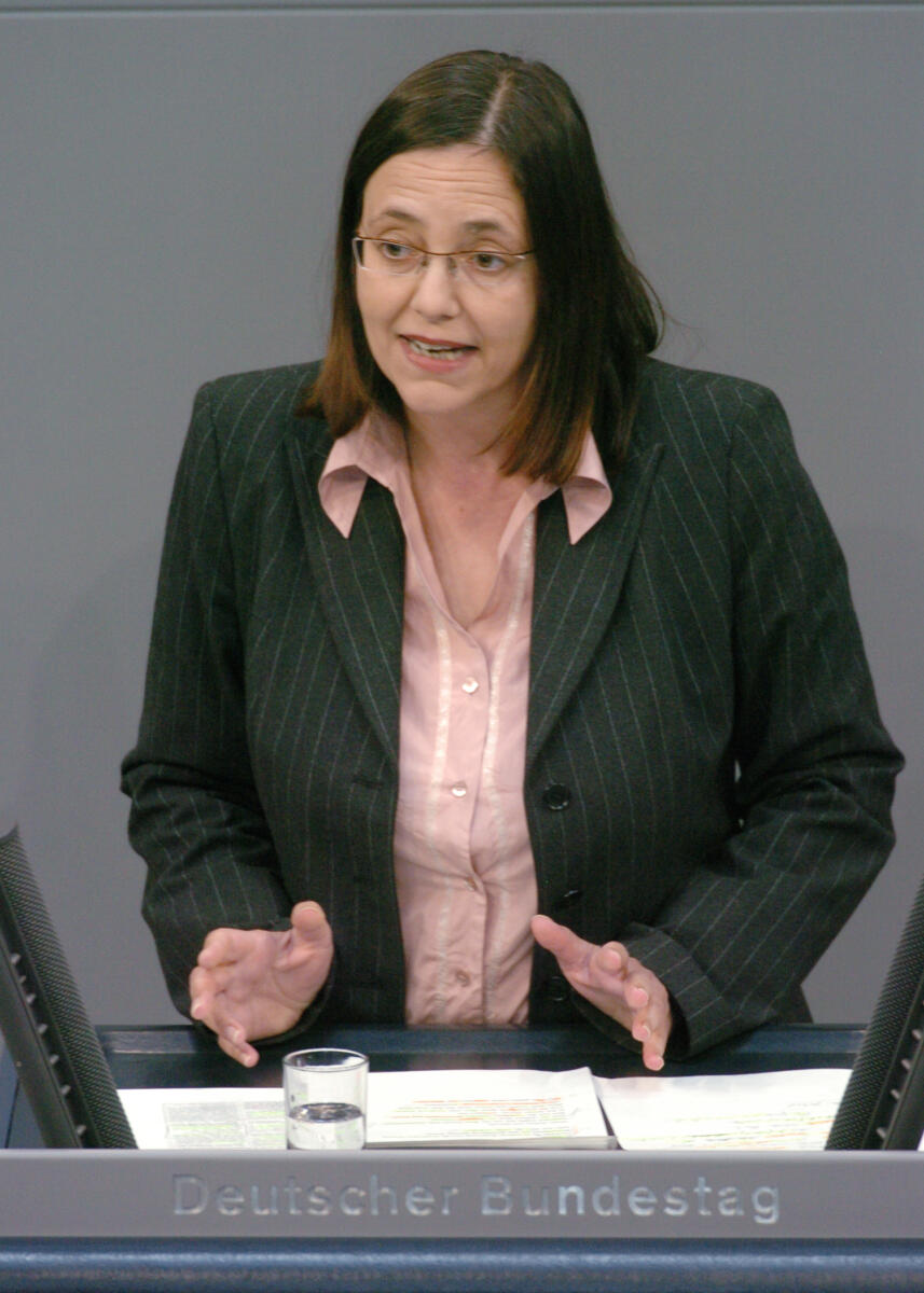 Müller, Kerstin Kerstin Müller, MdB, Bündnis 90/Die Grünen, Rede, Deutscher Bundestag, 50. Sitzung, TOP 2, Thema: VN-Mission im Libanon, Redner 5.; Rednerpult.
