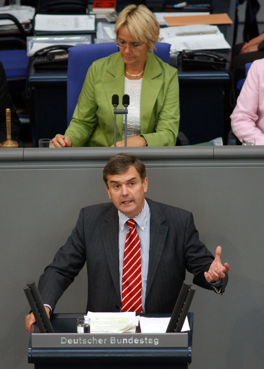 Schurer, Ewald; Kastner, Susanne Ewald Schurer, MdB, SPD, Rede Deutscher Bundestag, Haushaltsgesetz 2007, Einzelplan 15, Gesundheit.; Vorsitz: Bundestagsvizepräsidentin Dr. h. c. Susanne Kastner, SPD.