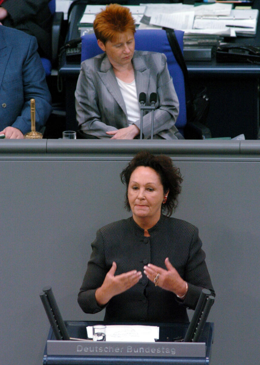 Dr. Lukrezia Jochimsen, MdB, DIE LINKE., Rede im Deutschen Bundestag, 46. Sitzung, Haushaltsgesetz 2007, Epl 04, Thema: Bundeskanzleramt.; Vorsitz: Bundestagsvizepräsidentin Petra Pau, DIE LINKE.; Bundestagsabgeordnete, Abgeordnete, Vizepräsidentin, Rednerpult, Plenum; Rednerpult. Jochimsen, Lukrezia; Pau, Petra Dr. Lukrezia Jochimsen, MdB, DIE LINKE., Rede im Deutschen Bundestag, 46. Sitzung, Haushaltsgesetz 2007, Epl 04, Thema: Bundeskanzleramt.; Vorsitz: Bundestagsvizepräsidentin Petra Pau, DIE LINKE.; Bundestagsabgeordnete, Abgeordnete, Vizepräsidentin, Rednerpult, Plenum; Rednerpult.