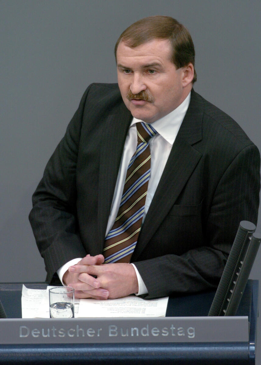 Straubinger, Max Max Straubinger, MdB, CDU/CSU, Rede, Deutscher Bundestag, 46. Sitzung, Haushaltsgesetz 2007, Epl 04, Thema: Bundeskanzleramt, Redner 9.; Rednerpult.