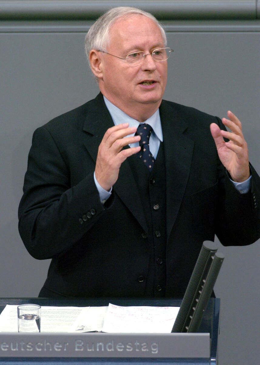 Lafontaine, Oskar Oskar Lafontaine, MdB, DIE LINKE, Rede, Deutscher Bundestag, 46. Sitzung, Haushaltsgesetz 2007, Epl 04, Thema: Bundeskanzleramt, Redner 3.; Rednerpult.