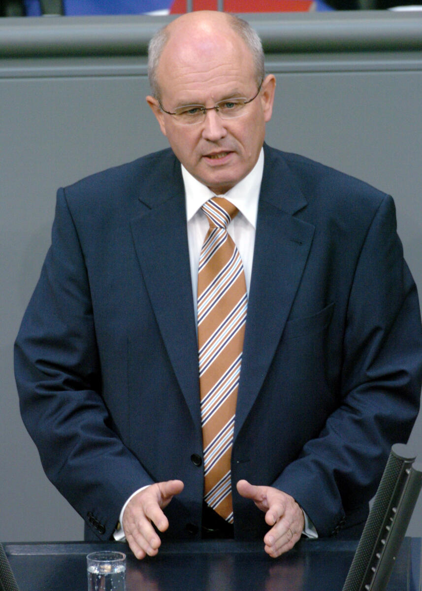 Dr. Volker Kauder, MdB, CDU/CSU, Rede, Deutscher Bundestag, 46. Sitzung, Haushaltsgesetz 2007, Epl 04, Thema: Bundeskanzleramt, Redner 6.; Rednerpult. Kauder, Volker Dr. Volker Kauder, MdB, CDU/CSU, Rede, Deutscher Bundestag, 46. Sitzung, Haushaltsgesetz 2007, Epl 04, Thema: Bundeskanzleramt, Redner 6.; Rednerpult.
