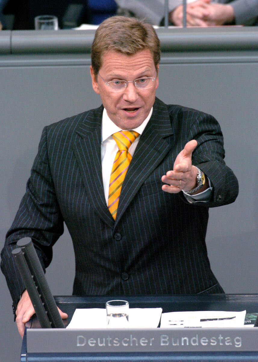 Westerwelle, Guido Dr. Guido Westerwelle, MdB, FDP, Rede, Deutscher Bundestag, 46. Sitzung, Haushaltsgesetz 2007, Epl 04, Thema: Bundeskanzleramt, Redner 7.; Rednerpult.