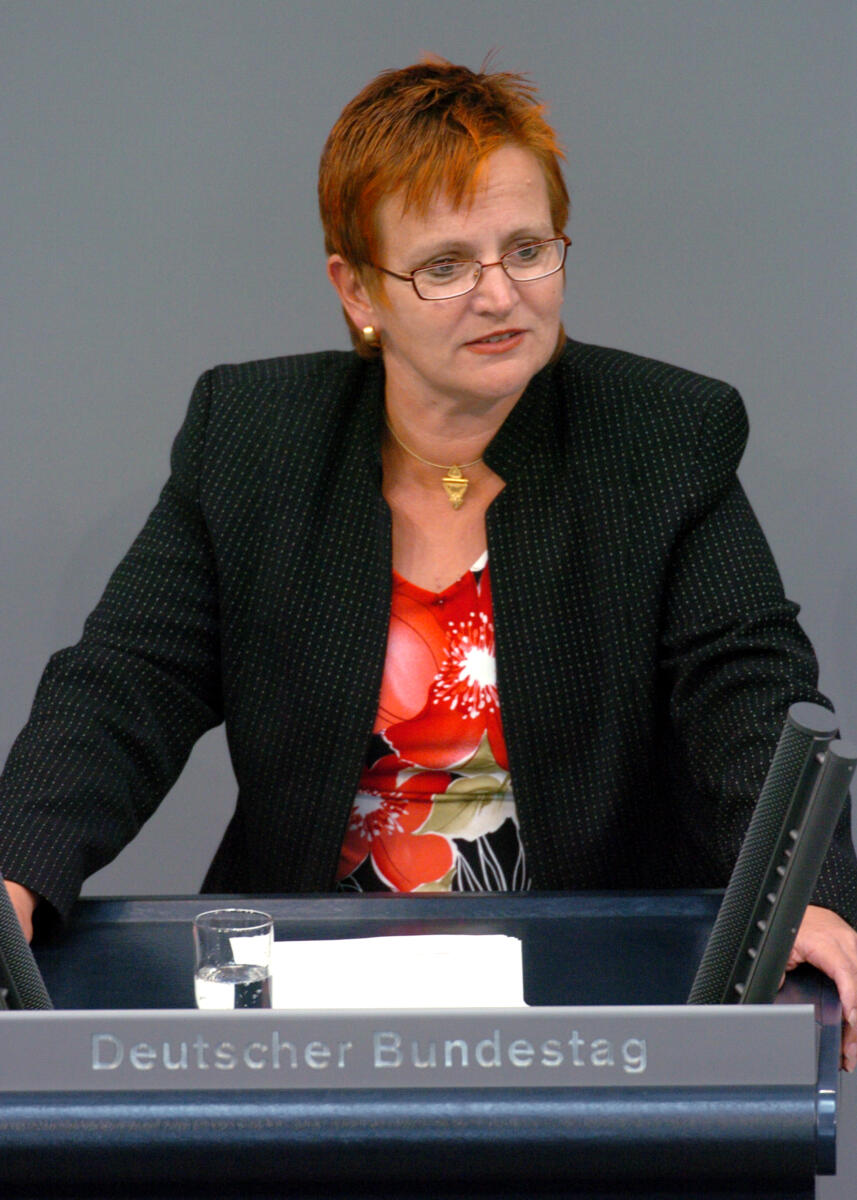 Elke Ferner, MdB, SPD, Rede, Deutscher Bundestag, 46. Sitzung, Haushaltsgesetz 2007, Epl 04, Thema: Bundeskanzleramt, Redner 8.; Rednerpult. Ferner, Elke Elke Ferner, MdB, SPD, Rede, Deutscher Bundestag, 46. Sitzung, Haushaltsgesetz 2007, Epl 04, Thema: Bundeskanzleramt, Redner 8.; Rednerpult.