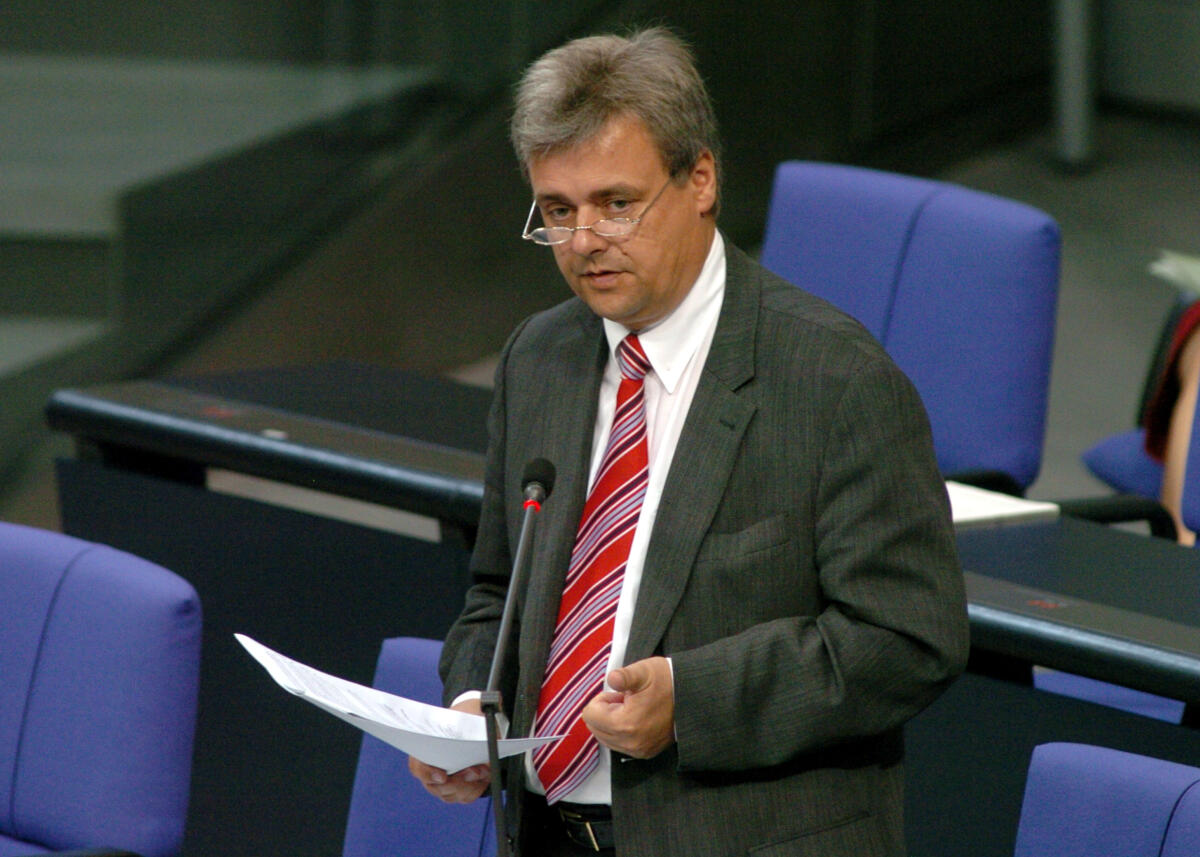 53. Plenarsitzung des Deutschen Bundestages, Befragung der Bundesregierung.; Ulrich Kasparick, SPD, Parlamentarischer Staatssekretär beim Bundesminister für Verkehr, Bau und Stadtentwicklung.; Abgeordnete, MdB, Kasparick, Ulrich 53. Plenarsitzung des Deutschen Bundestages, Befragung der Bundesregierung.; Ulrich Kasparick, SPD, Parlamentarischer Staatssekretär beim Bundesminister für Verkehr, Bau und Stadtentwicklung.; Abgeordnete, MdB,