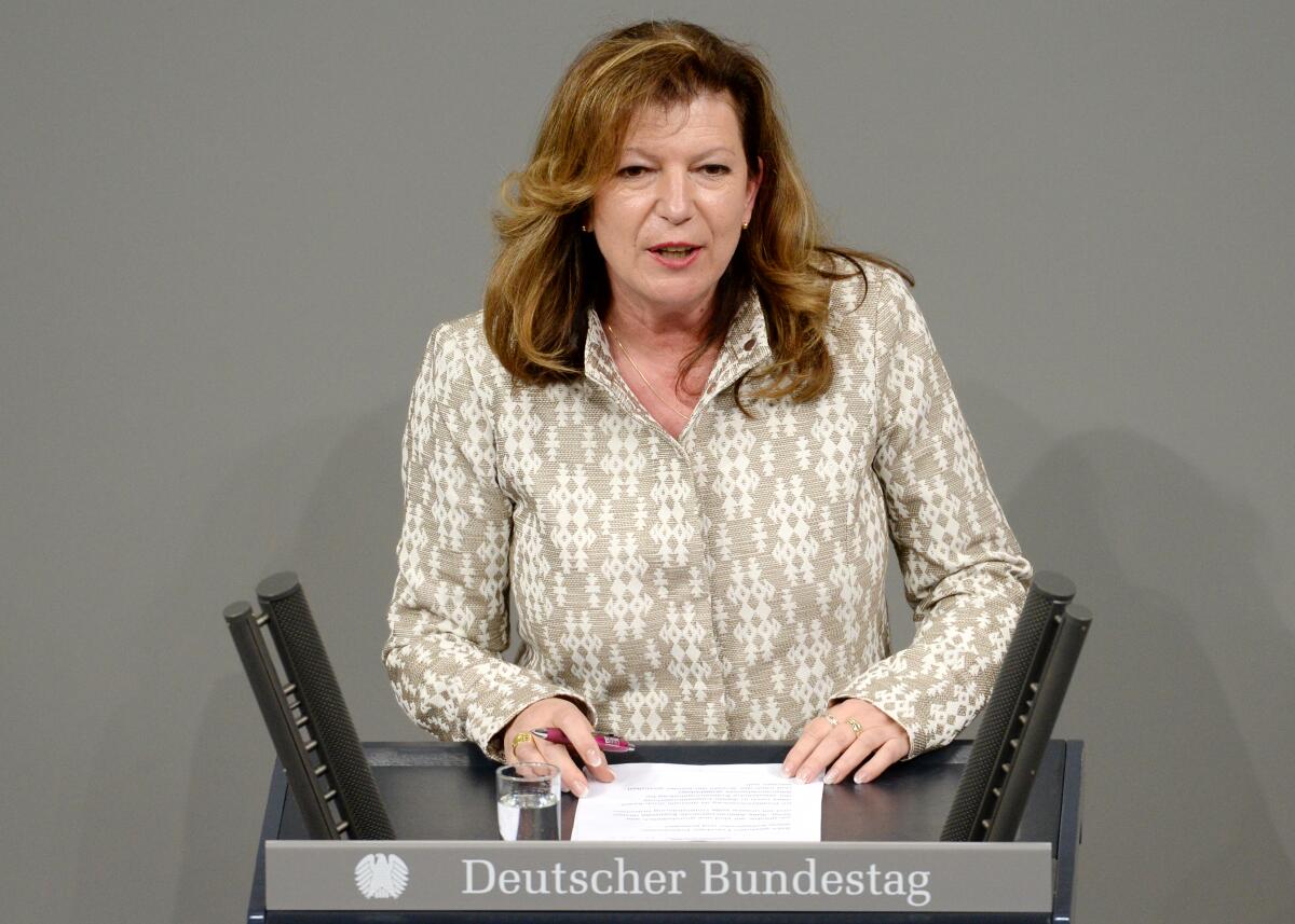 Gudrun Zollner, CDU/CSU, Bundestagsabgeordnete, Abgeordnete, Mitglied des Deutschen Bundestages, MdB, Rede, Deutscher Bundestag, 33. Sitzung, Top 14, Thema: Unterhaltsvorschuss.; Rednerpult. Zollner, Gudrun Gudrun Zollner, CDU/CSU, Bundestagsabgeordnete, Abgeordnete, Mitglied des Deutschen Bundestages, MdB, Rede, Deutscher Bundestag, 33. Sitzung, Top 14, Thema: Unterhaltsvorschuss.; Rednerpult.