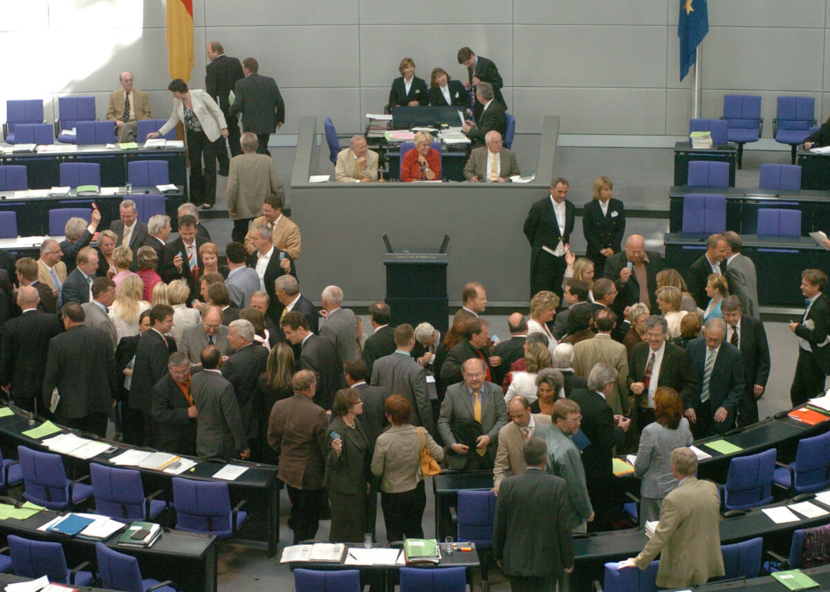  43. Sitzung Deutscher Bundestag, Namentliche Abstimmung  zum Tagesordnungspunkt  5 (TOP 5) Gleichbehandlungsgesetz; Plenum, Abgeordnete, Bundestagsabgeordnete, Plenarsitzung