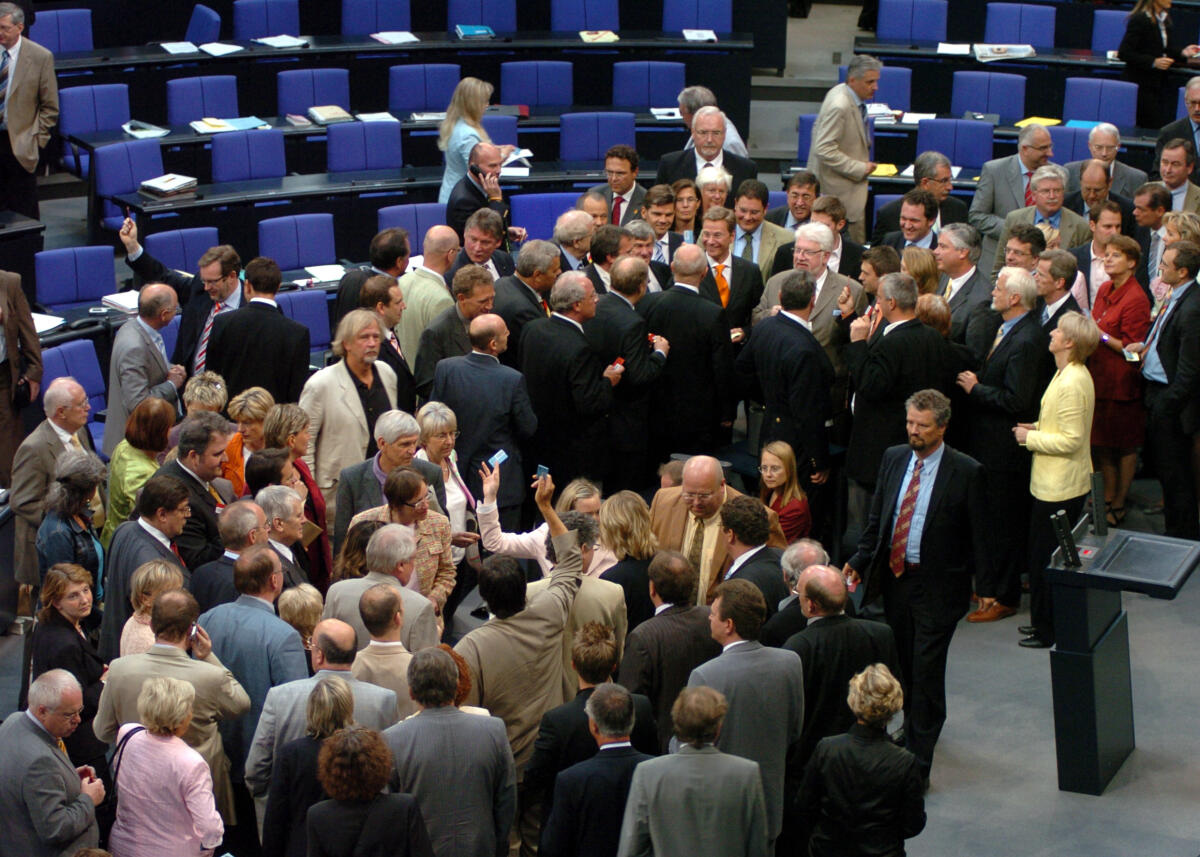  44. Sitzung Deutscher Bundestag, Namentliche Abstimmung zum Tagesordnungspunkt 29 (TOP 29) Föderalismusreform; Plenum, Abgeordnete, Bundestagsabgeordnete, Plenarsitzung