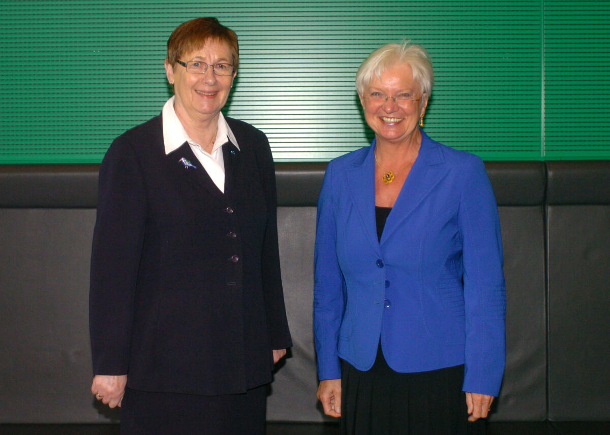 Hasselfeldt, Gerda; Heinemann, Kerstin; Mayer, Stephan Bundestagsvizepräsidentin Gerda Hasselfeldt, CDU/CSU, (re) empfängt die Vizepräsidentin des Schwedischen Parlaments, Kerstin Heinemann (li).